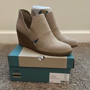 Toms Tan Wedge Shoes with Suede Finish